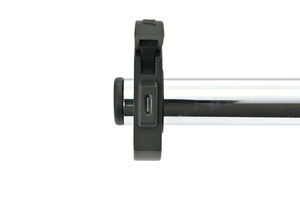 Daytona Źródło zasilania z portem USB typu C na smukłej obejmie do montażu na kierownicy motocykla 80400